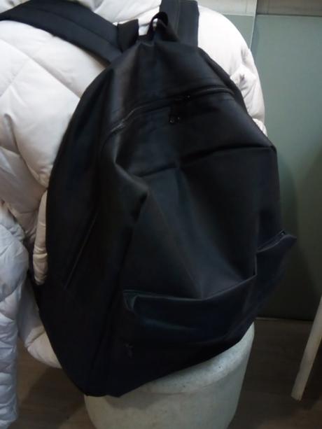 Priestranný pevný ruksak unisex,