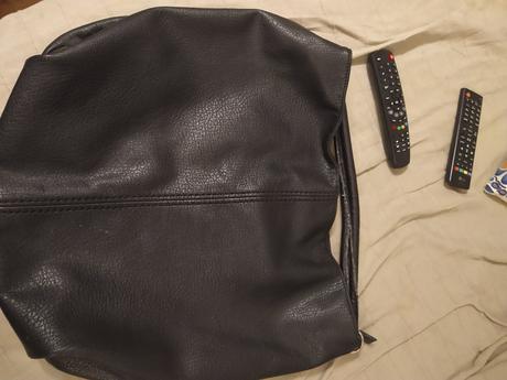 Cierna väčšia kabelka, 