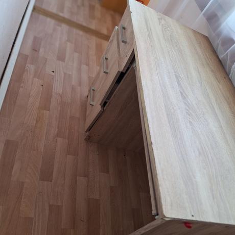 Pisaci stol darujem, 