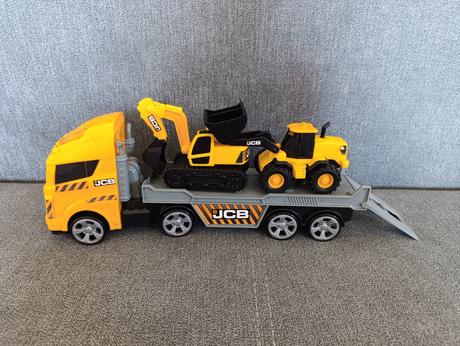 Jcb ťahač s pracovnými strojmi, 