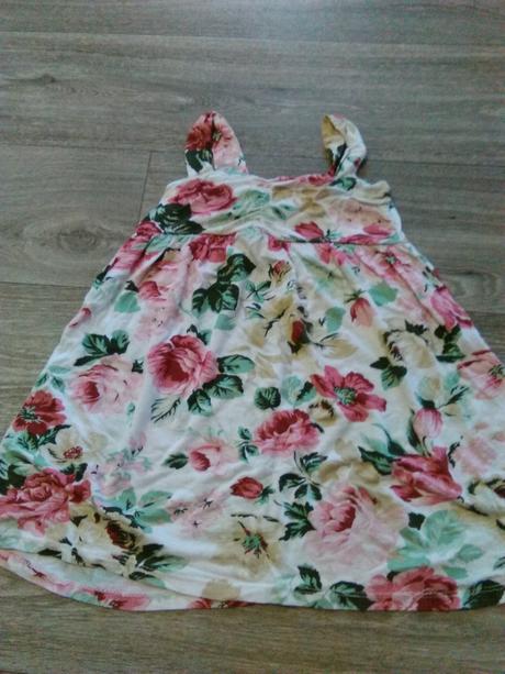 Kvietkovane saty, 110