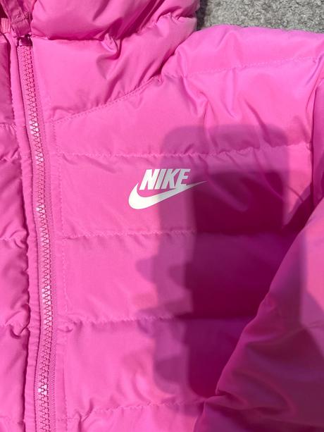 Zimna bunda, nike,140