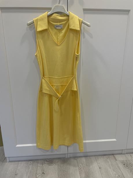 Šaty slniečkovej farby, 34