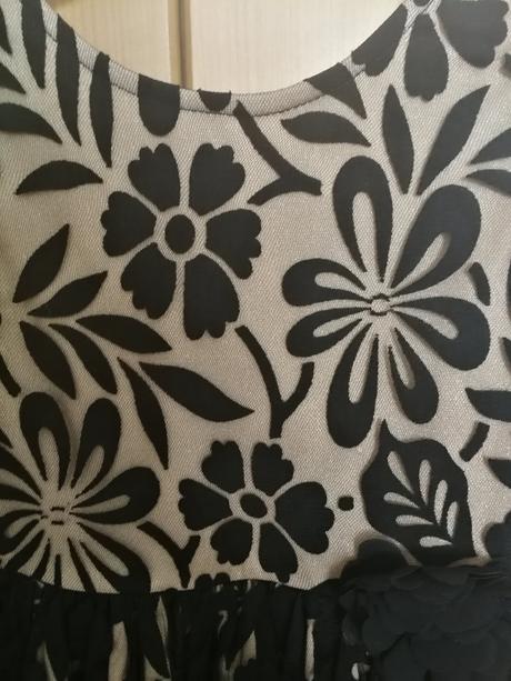 Slavnostne saty s cipkou, 104