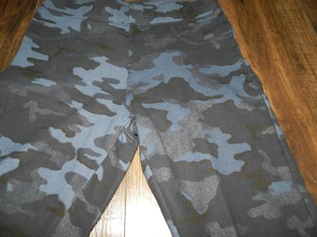 Maskáčové legíny, 158