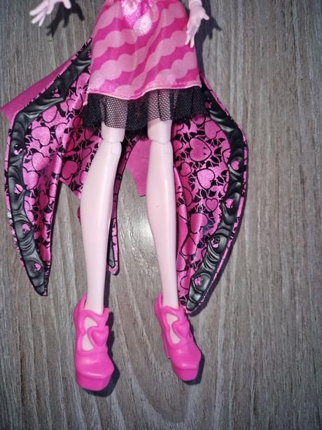 Draculaura ghoul to bat monster high, 