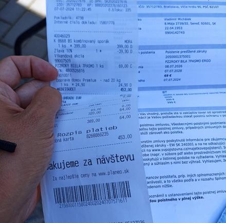 Nový nerezový sporák, mora