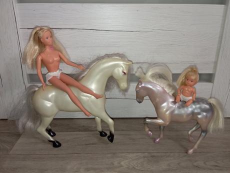 Bábika, dieťa a 2 kone, 