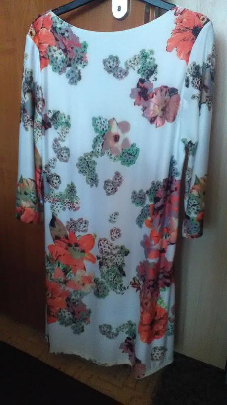 Letne kvetovane šaty s opaskom, 