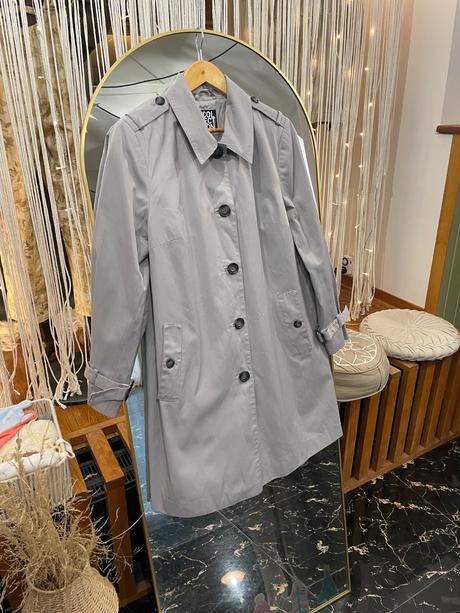 Elegantný sivý trenčkot pre moletky, 42