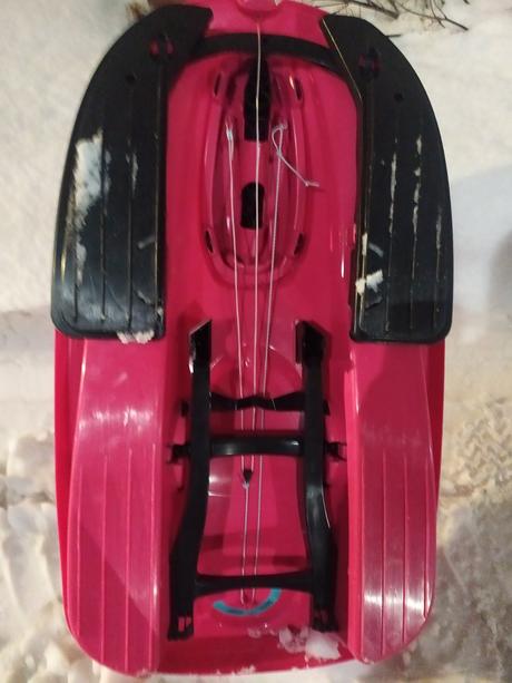 Plastové sanky s volantom, 