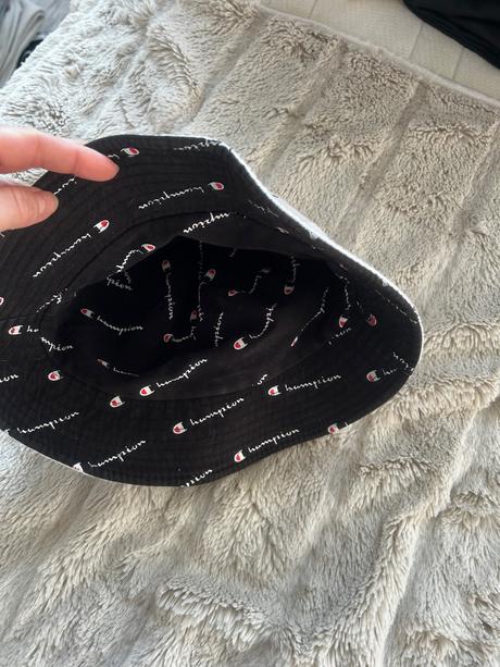 Obojstranný klobúčik, champion