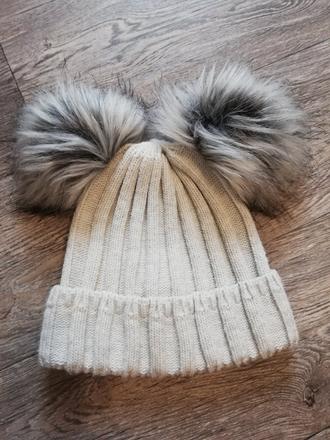 Čiapka s bamluľkami, s