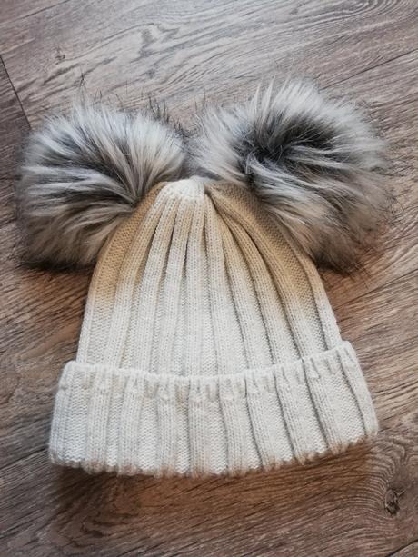 Čiapka s bamluľkami, s