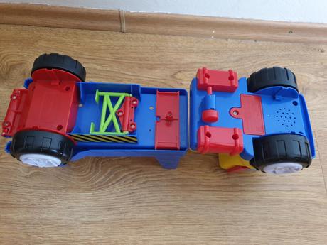 Nákladné auto s vlečkou,