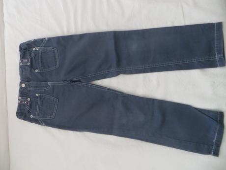 Šedé nohavice, 122