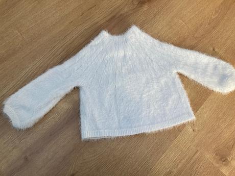 Biely chlpatý svetrík, reserved,104