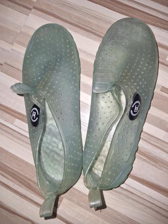 Topánky do vody, 32