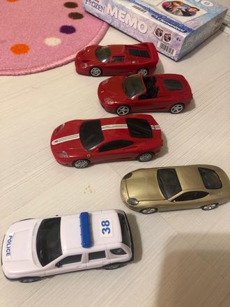 Auticka, ferrari, policia, porche,