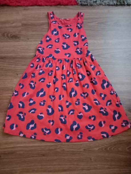 Červené šaty, 122