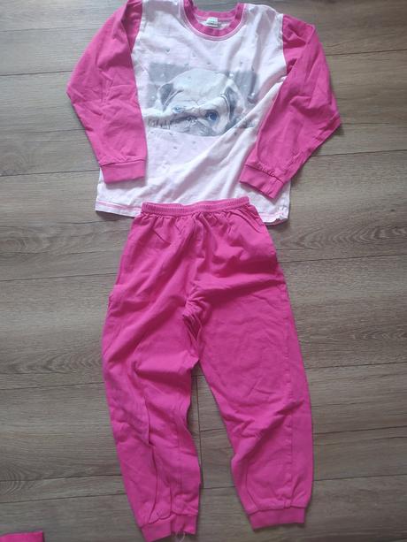 Dievčenské pyžamo, 122