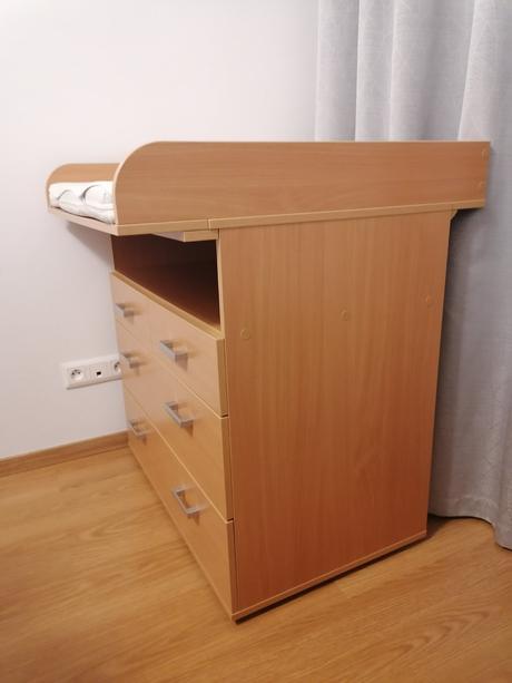 Komoda s prebalovacim pultom drevona,