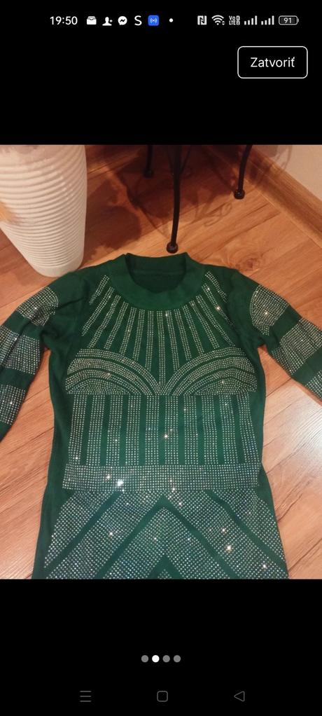 Krásne šaty s flitrami, m