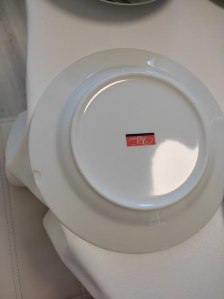 Tanierová súprava pre 4 aj s poharmi, 