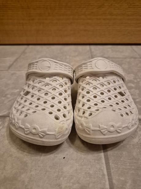 Biele šľapky pre dievča 25, 25