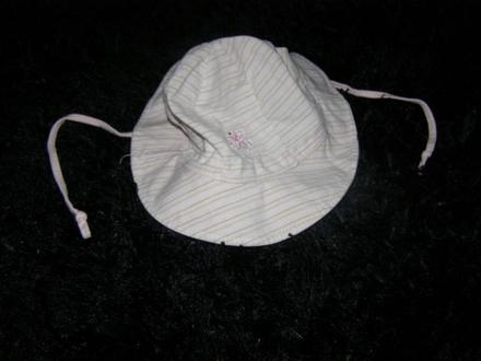 Klobúčik pre dievčatko, 74