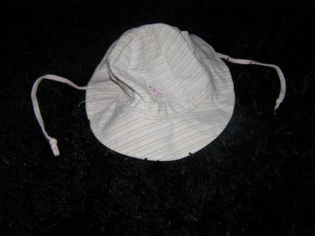 Klobúčik pre dievčatko, 74