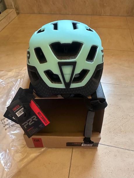 Ciklisticka prilba, m / s