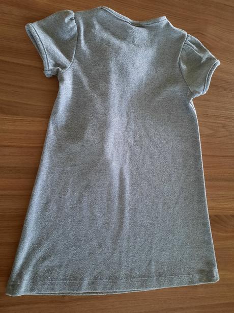 Strieborné šaty s mašľou, 104