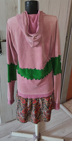 Úžasne mikinové šaty, m