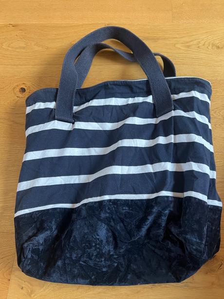 Latkova taska so zipsom, 