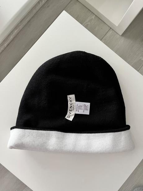 Čiapka givenchy, 
