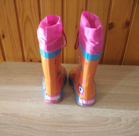 Gumáky pidilidi, 23