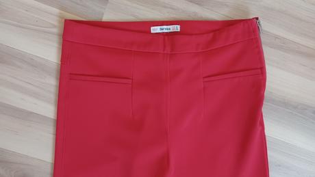 Červené nohavice, bershka,m