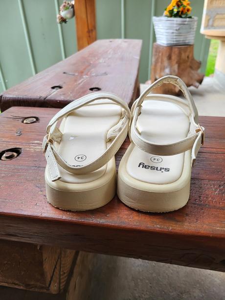 Sandalky + doporučené poštovné, sinsay,34