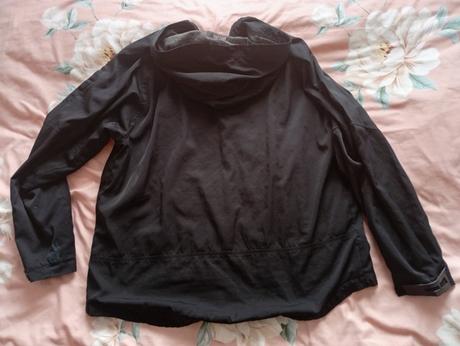 Čierna tenká vetrovka nike č.152/158, nike,152