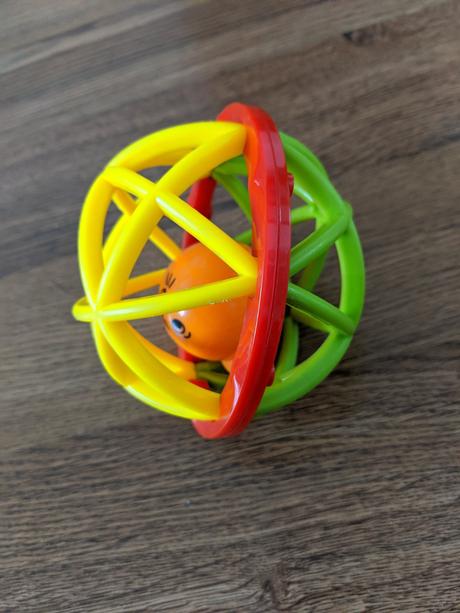 Loptička s hrkálkou, 