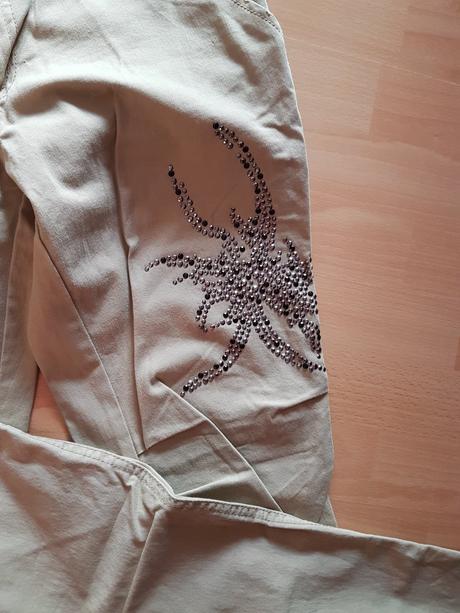 Dlhe nohavice s aplikaciou, s