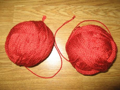 Klbka vlny a točená šnúrka,