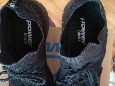 Ľahké tenisky, baťa,40