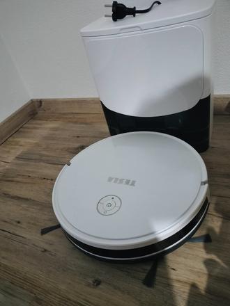 Robotický vysávač tesla robostar iq400 plus biely,