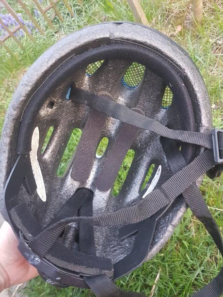 Prilba /helma na bicykel 52-56 cm obvod regulovatý, s