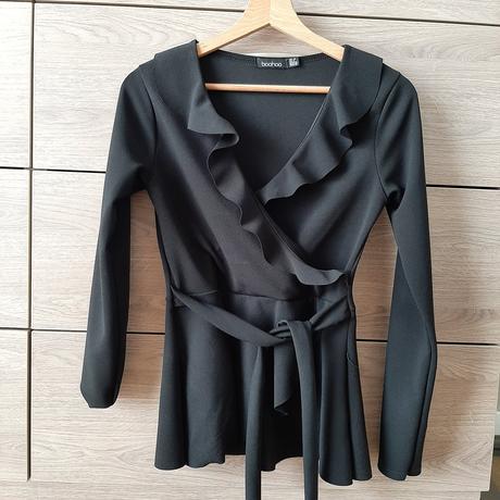 Čierna blúzka boohoo s výstrihom 36-38, 36