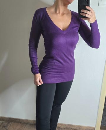 Fialovy predlzeny sveter, 36