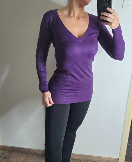 Fialovy predlzeny sveter, 36