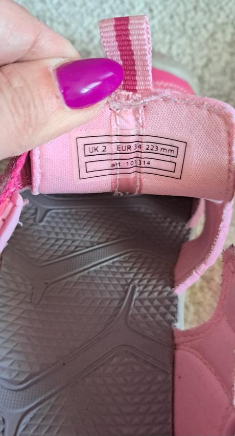 Dievcenske sandale, 34